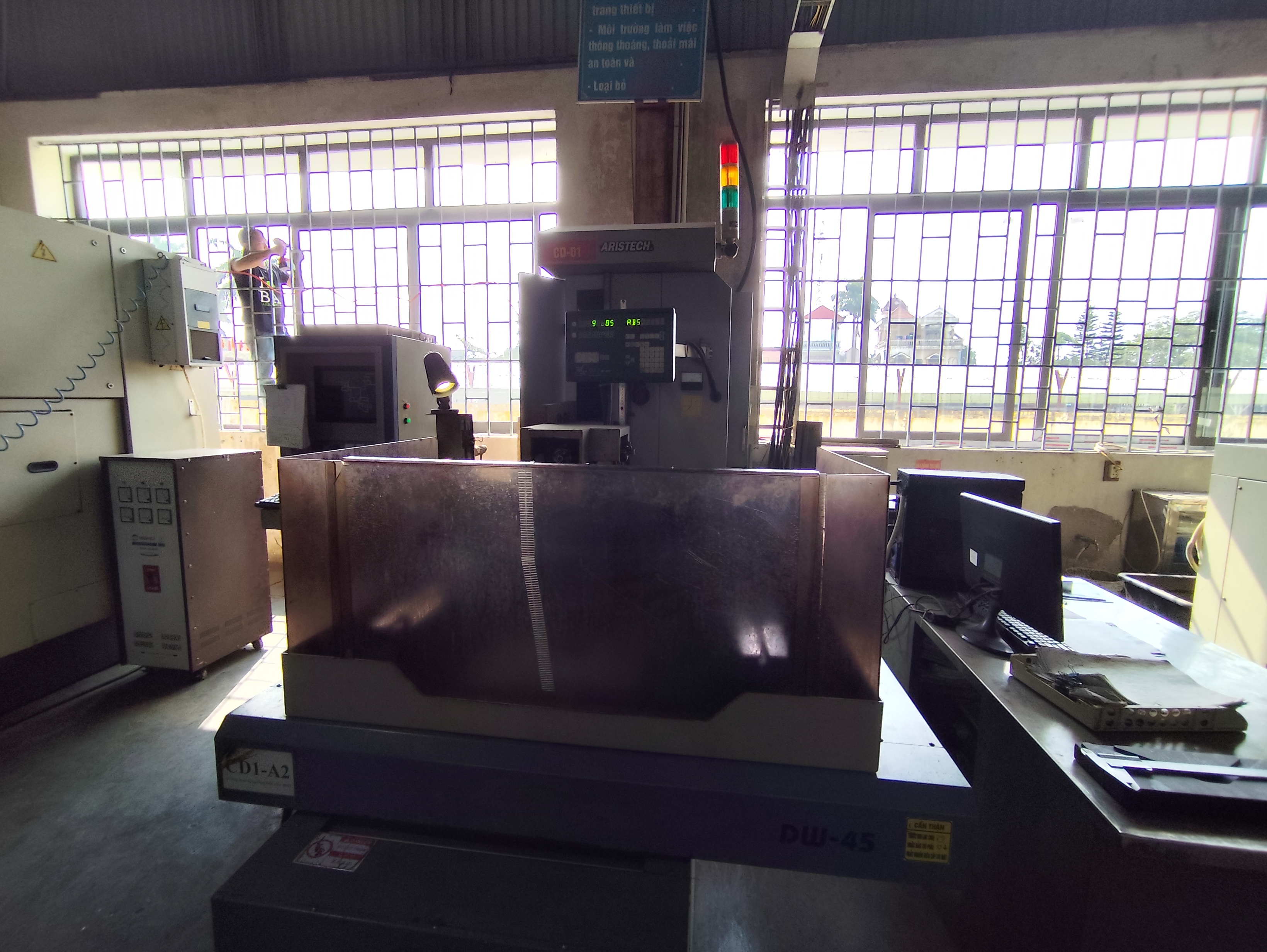 Electrical discharge machine 1